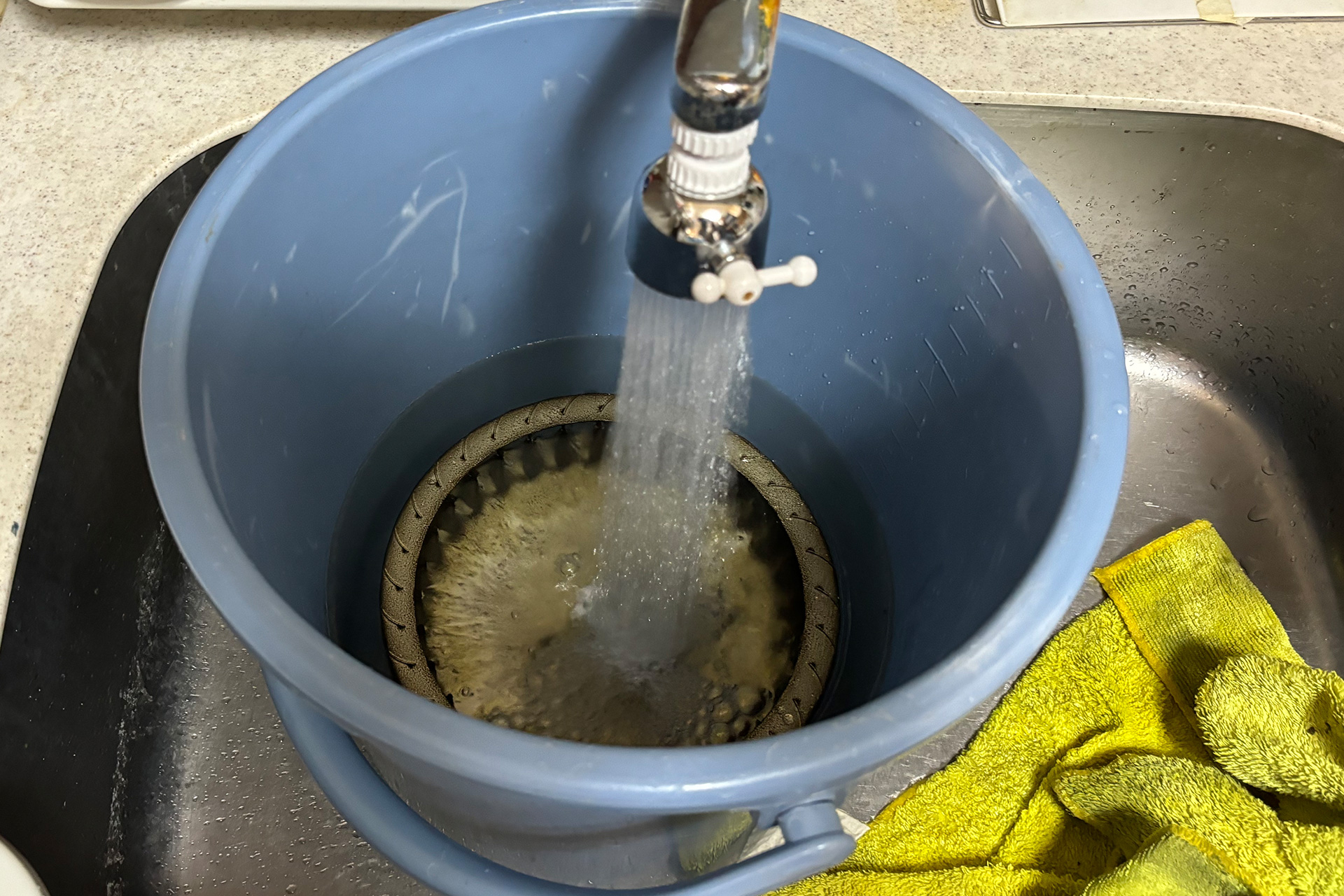 雨どいの作業、2工程目